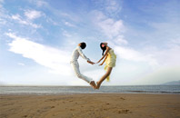 結(jié)婚紀(jì)念日是婚禮當(dāng)天還是結(jié)婚登記的時(shí)間？